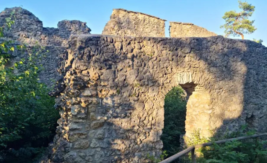 Burgruine in Simmelsdorf, Germany